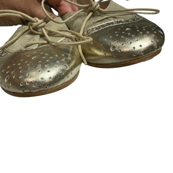 Ballerina‎ Gold Tone Metallic Leather Wingtip Loafer Flats, 7 - Picture 5 of 11